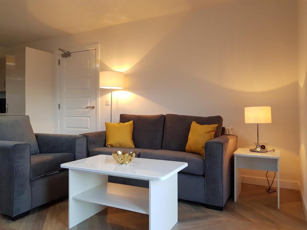 3 Royal View Apartments 스털링 외부 사진